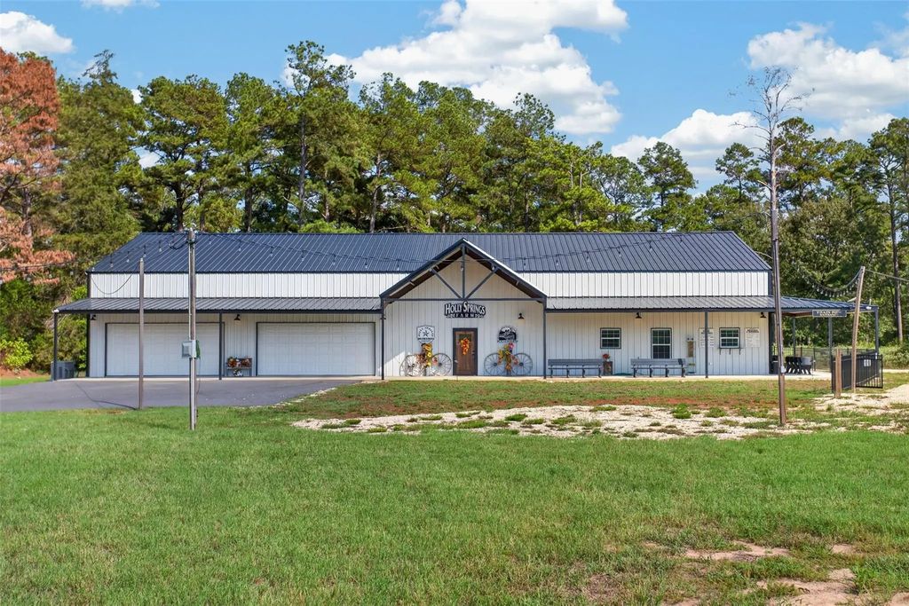 252 County Road 2641, Garrison