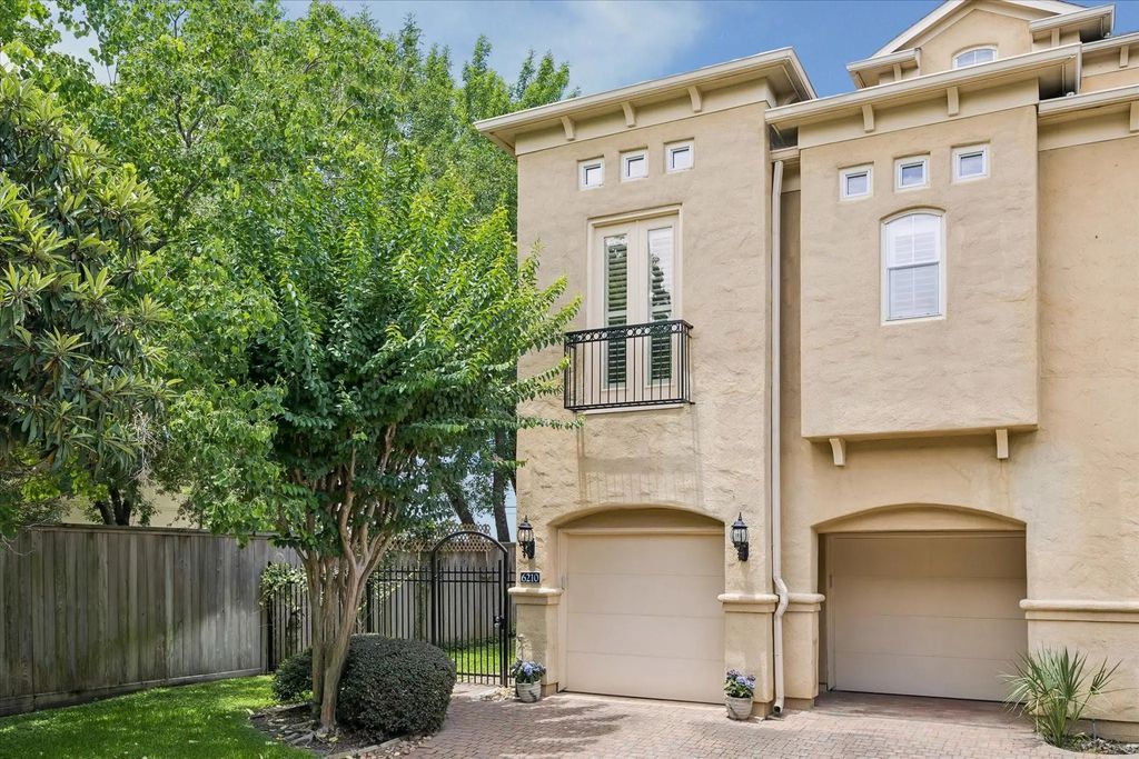 6210 Sutherland Square, Houston