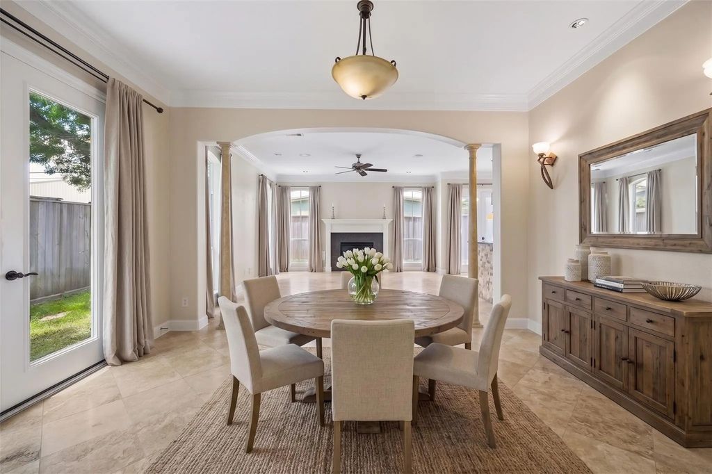 6210 Sutherland Square, Houston
