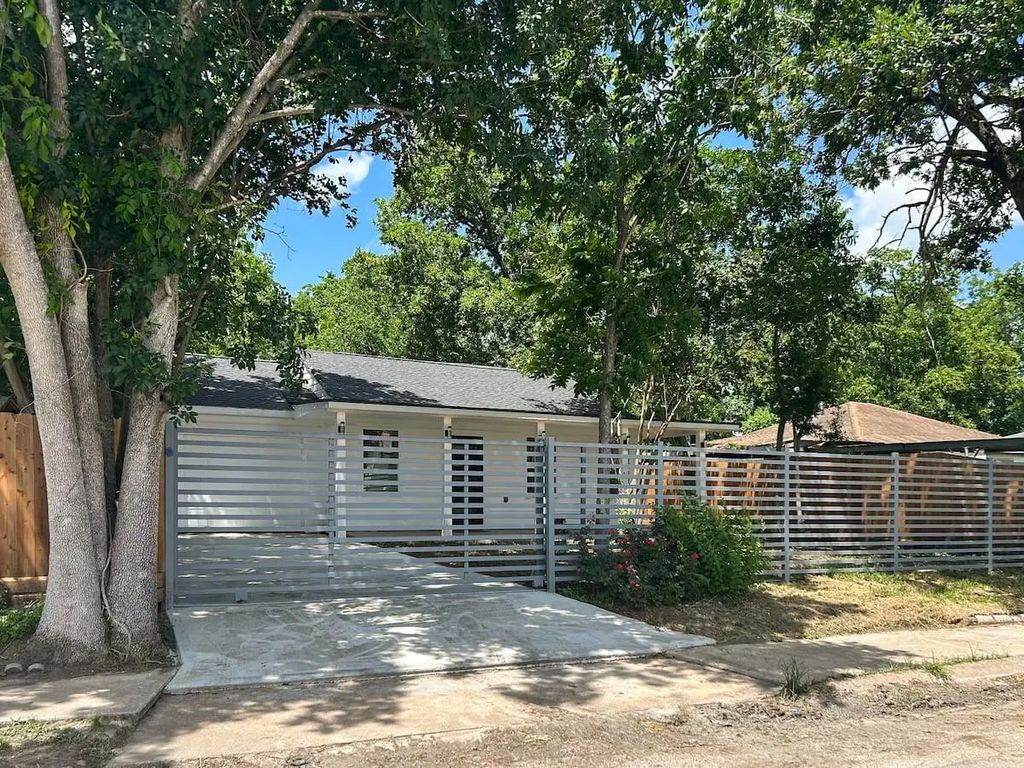 4805 Southwind Street, Houston