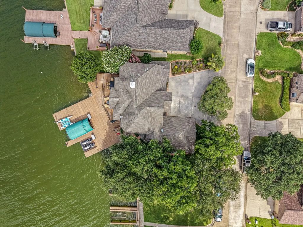 318 Bayshore Drive, Montgomery