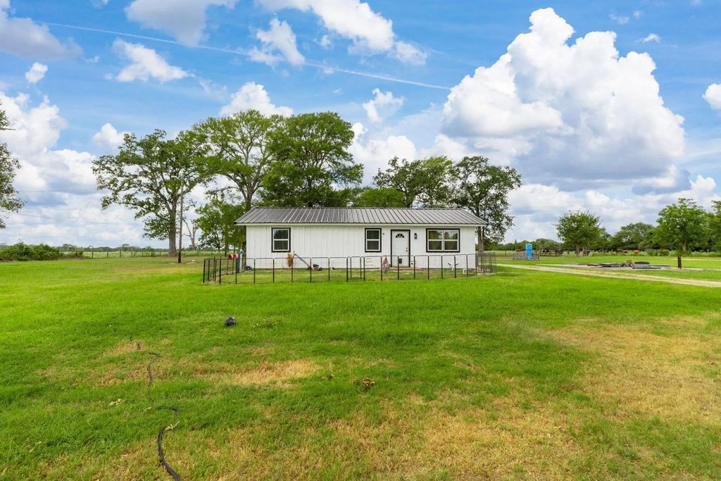 28060 Walker Road, Hempstead