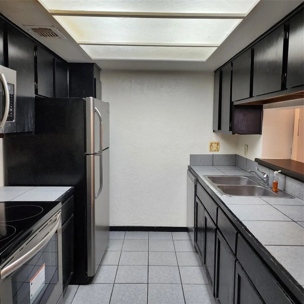 2814 S Bartell Drive 33, Houston