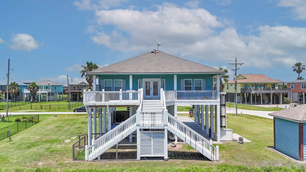 2010 Vista Dr, Crystal Beach