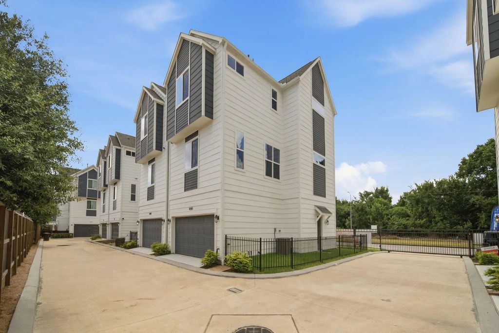 1650 W Tidwell Road, Houston