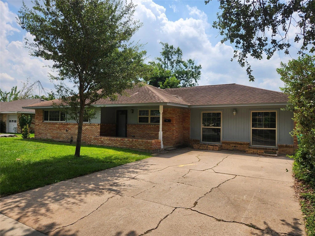 8033 Turquoise Lane, Houston