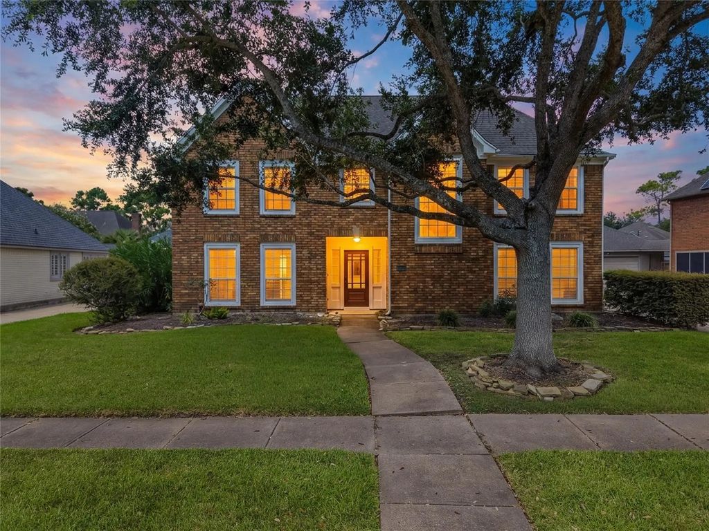 2104 Bay Hill Drive, League City