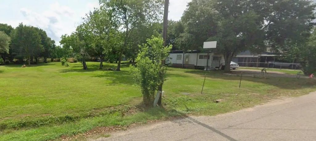 505 Roth Roads, El Campo