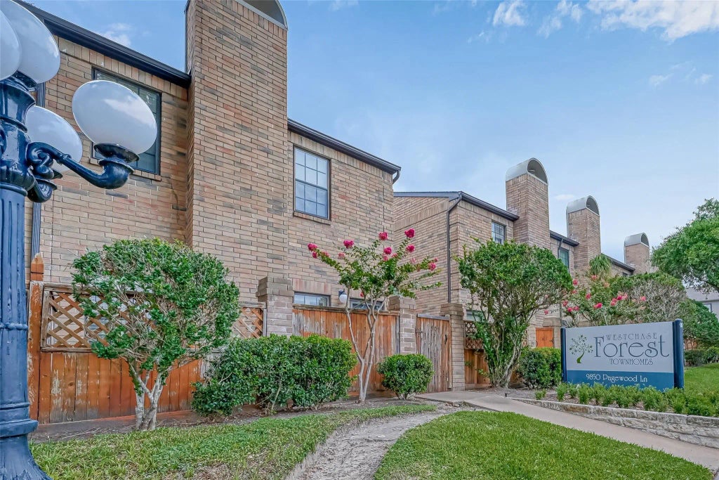 9850 Pagewood Lane 1507, Houston