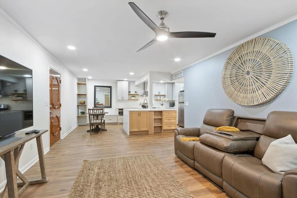 6663 Bayou Glen Road, Houston