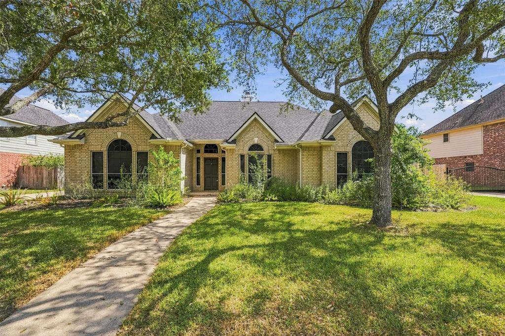 2845 Martina Drive, Friendswood