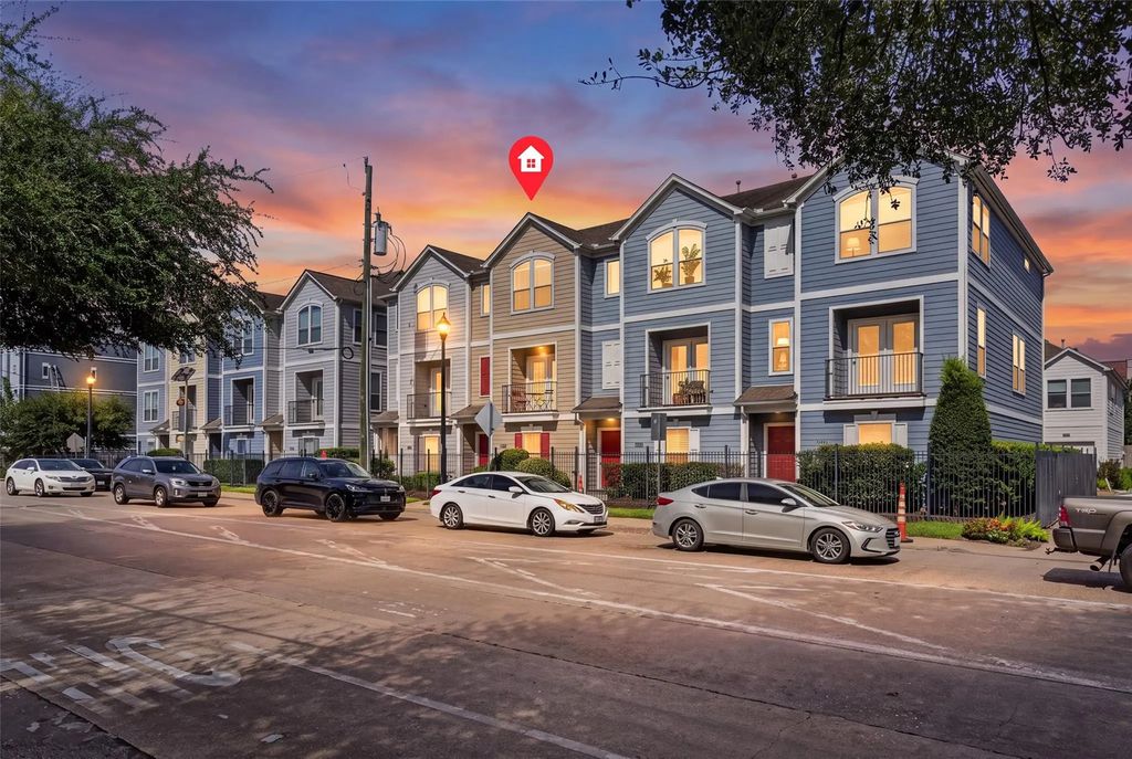 3208 Chenevert Street, Houston