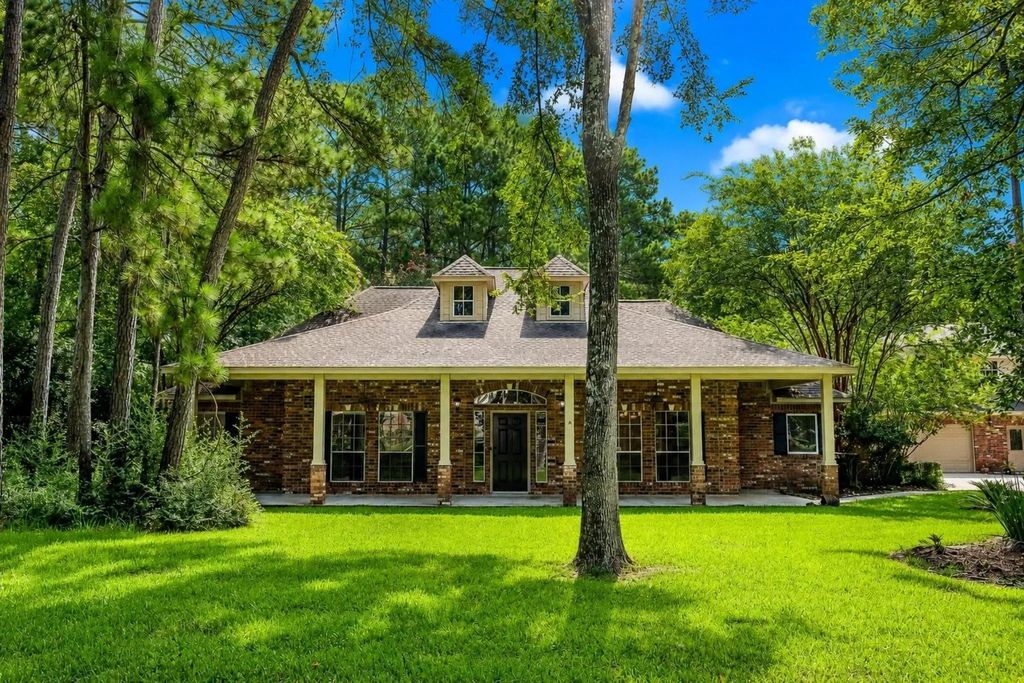 10034 Crestwater Circle, Magnolia
