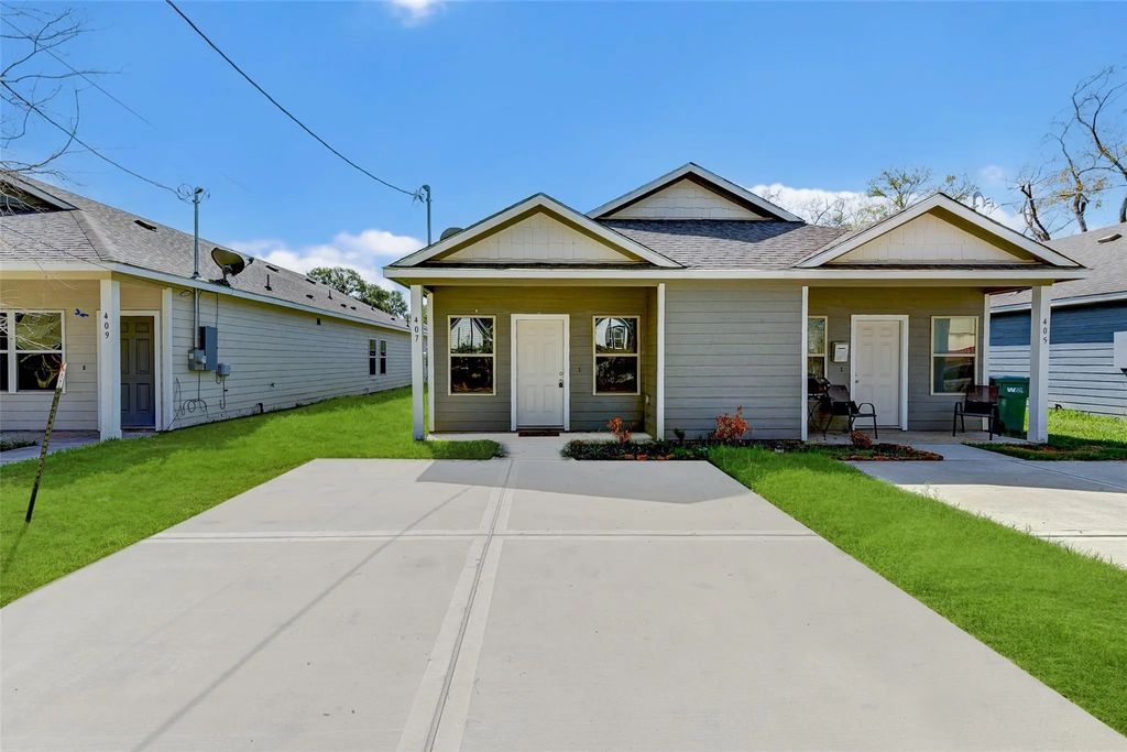 407 E Avenue G, Conroe