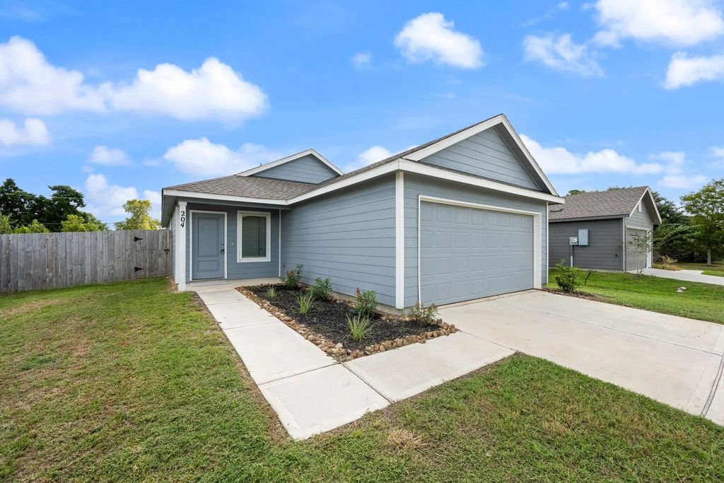 204 Houston Avenue, Angleton