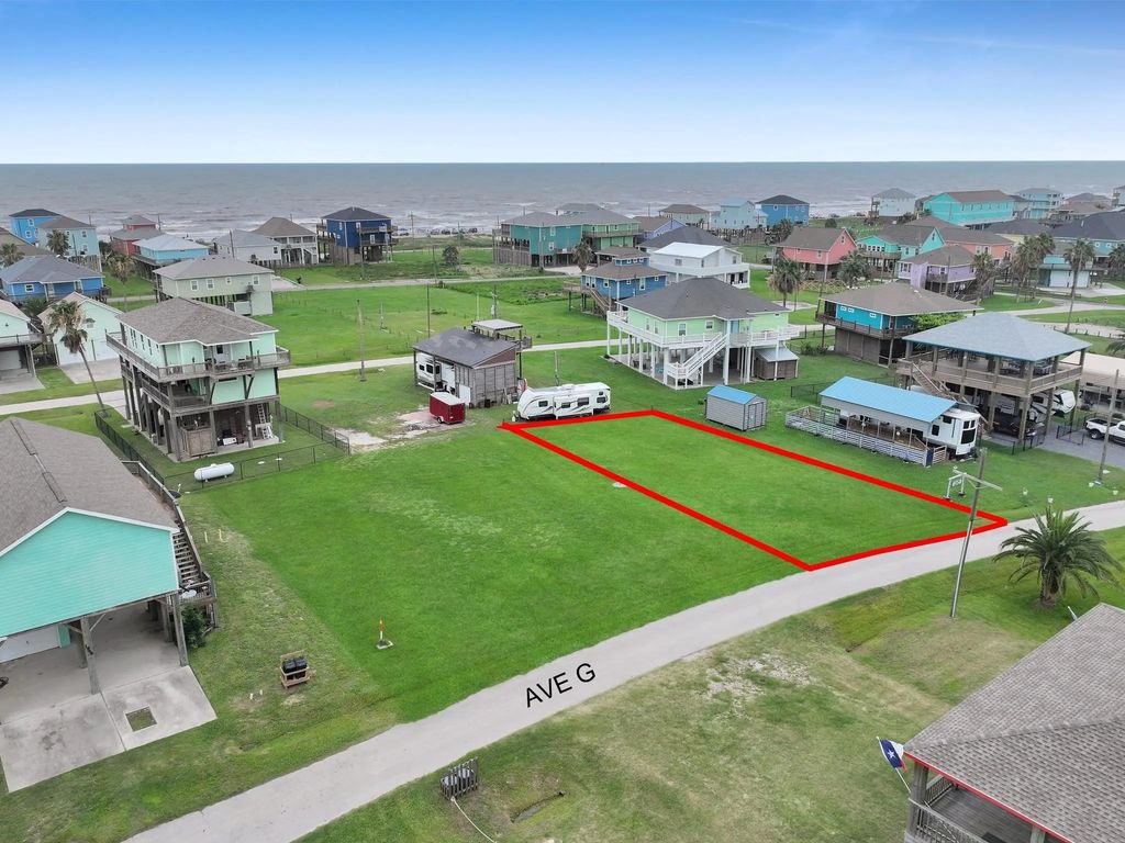 1958 Avenue G, Crystal Beach