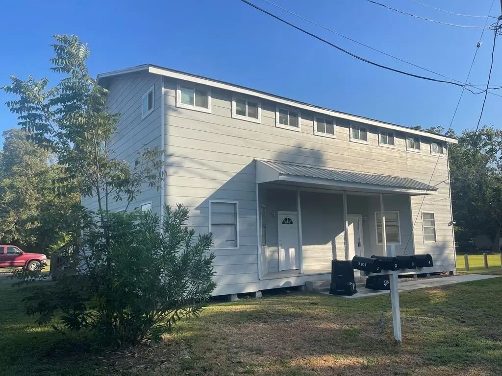 2101 Merlin Street, Bay City