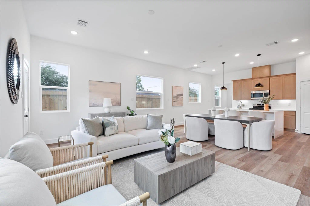 1033 S Victory Drive, Houston