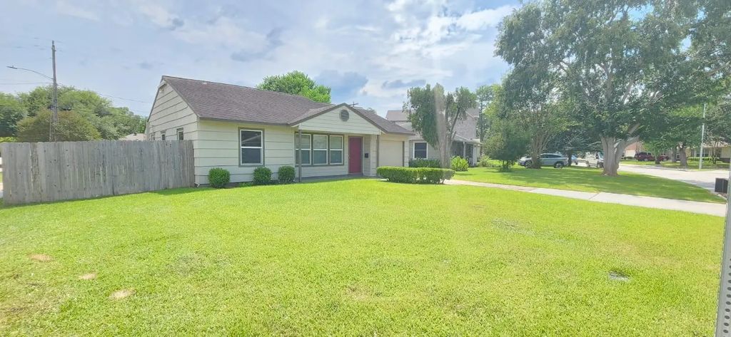 5501 Huisache Street, Houston