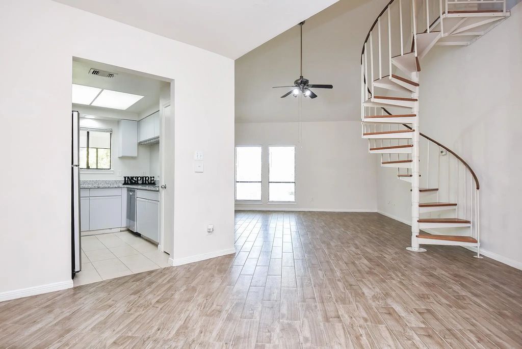 4144 Greystone Way 609, Sugar Land