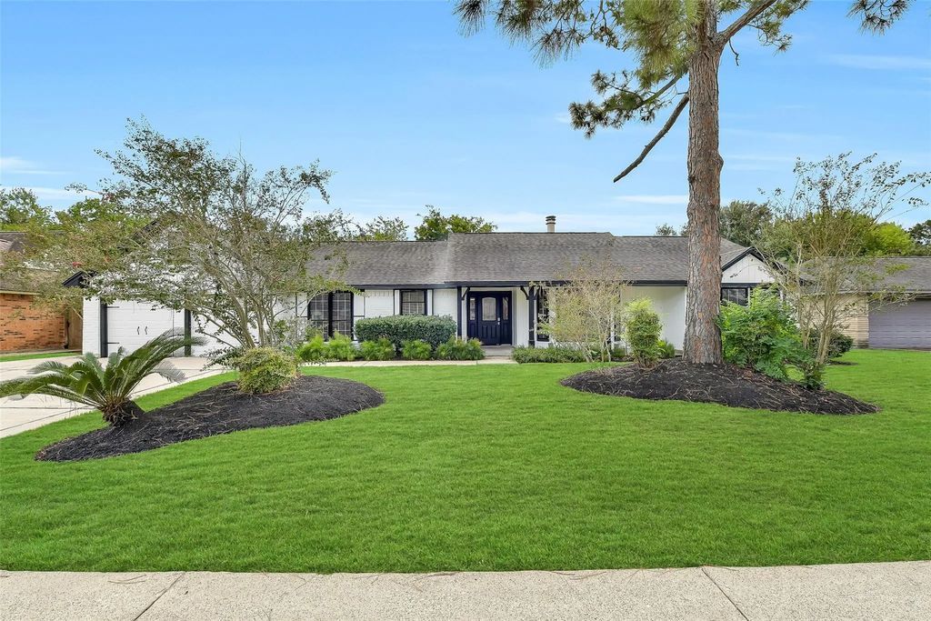 807 Sandringham Drive, Friendswood