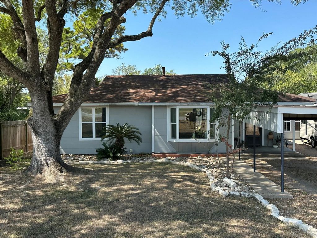 414 Ellinger Road, La Grange