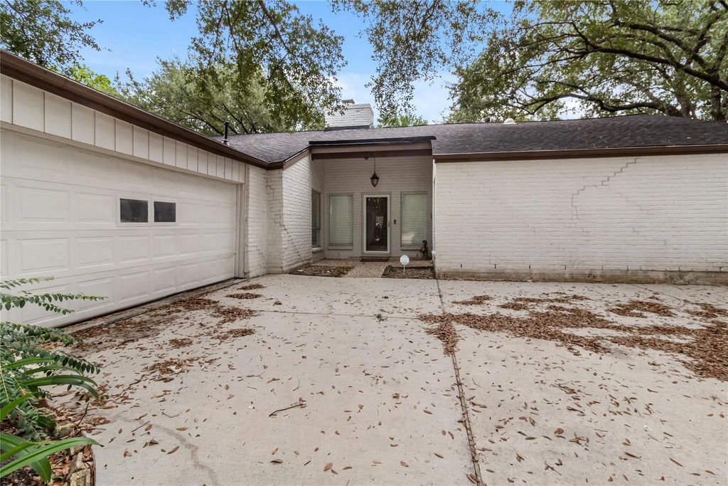 11302 Piping Rock Drive, Houston