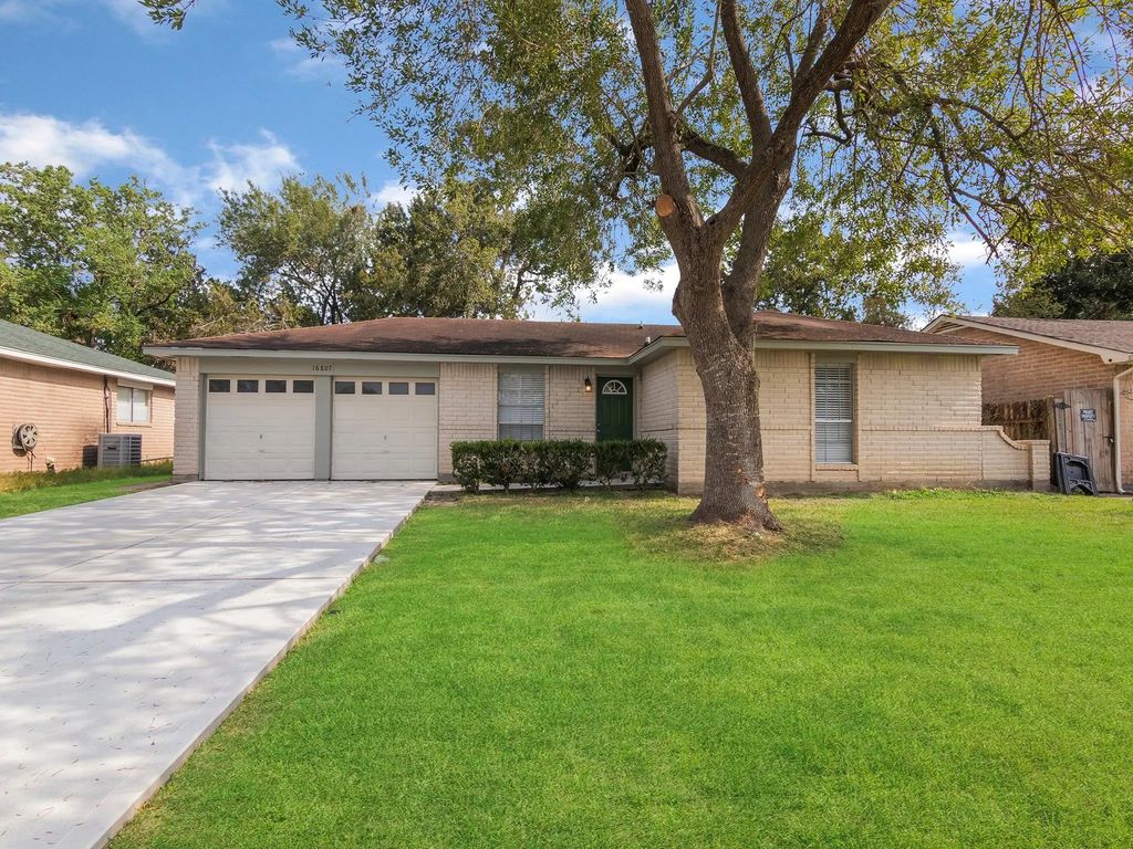 16807 Tibet Road, Friendswood