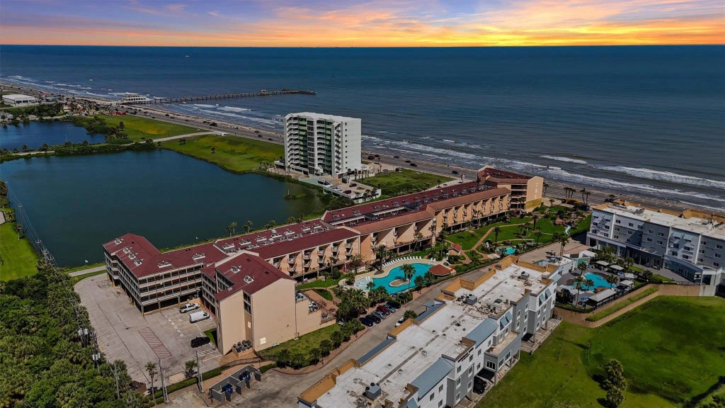 9520 Seawall Boulevard 353, Galveston