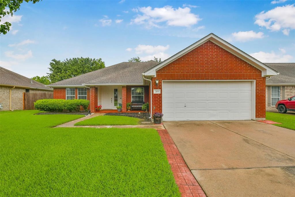 203 Green Isle Avenue, Dickinson