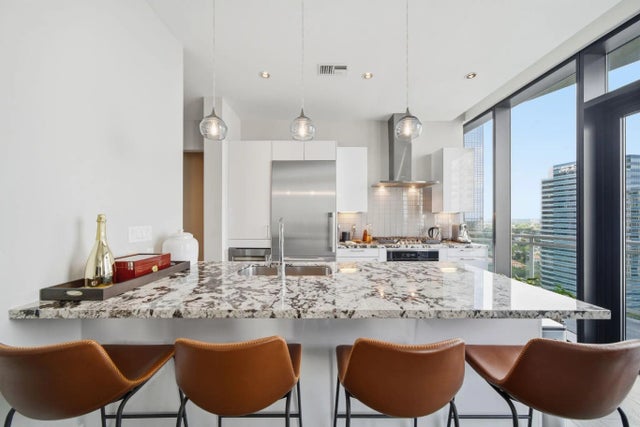 1409 Post Oak Boulevard 1903, Houston