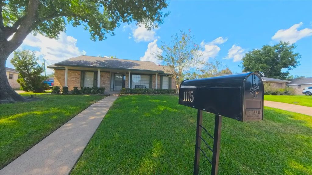 1115 Newport Boulevard, League City
