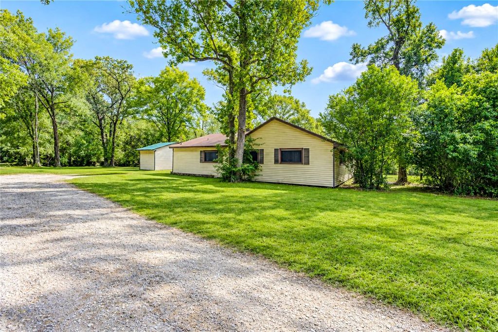 12536 Fm 2432 Road, Willis