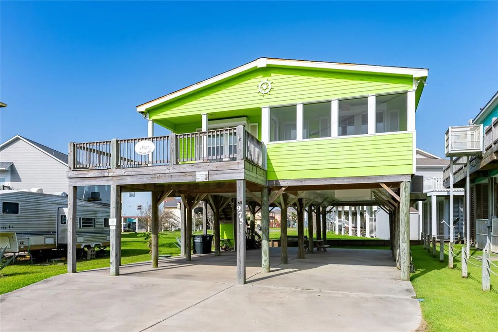 975 S Redfish, Crystal Beach