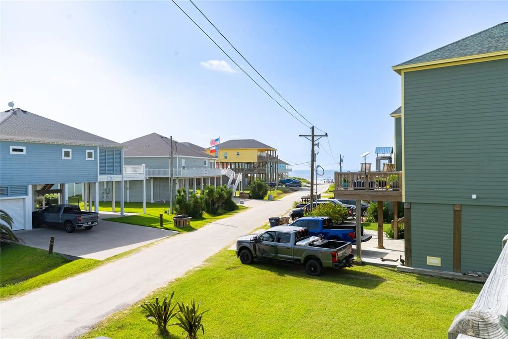 975 S Redfish, Crystal Beach