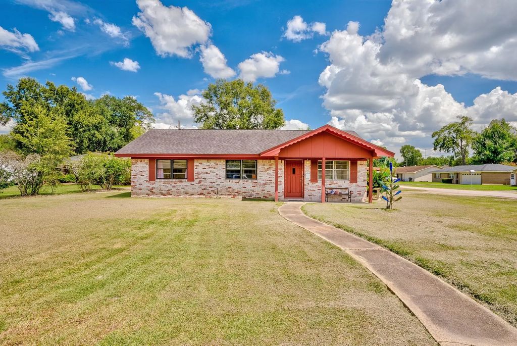 1120 Alma Circle, Vidor