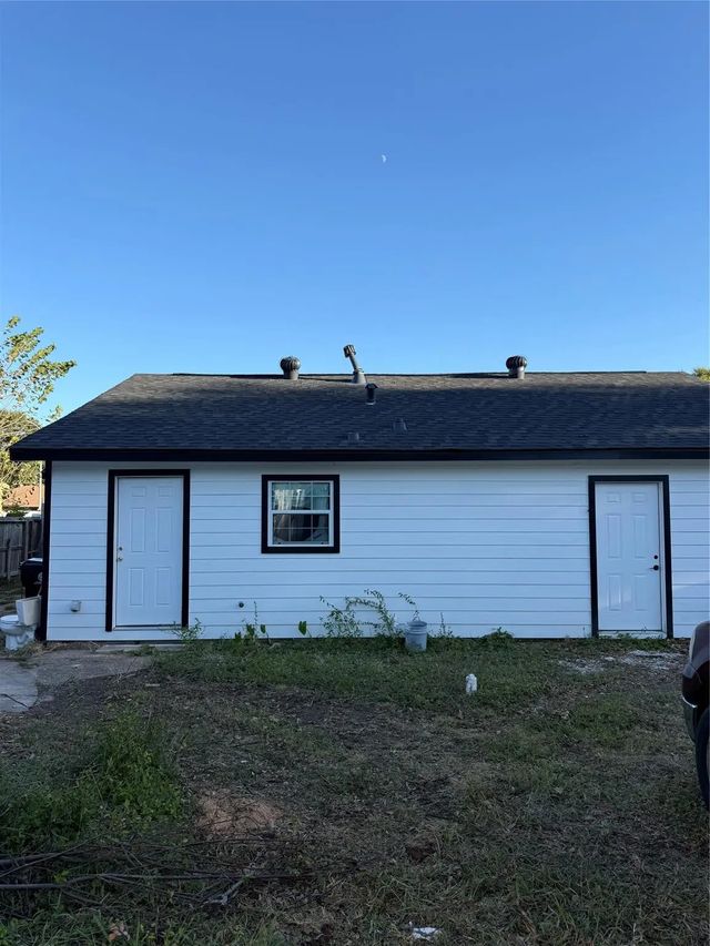8141 Howard Drive, Houston