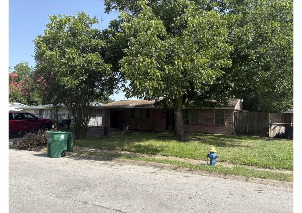 5923 Van Fleet Street, Houston