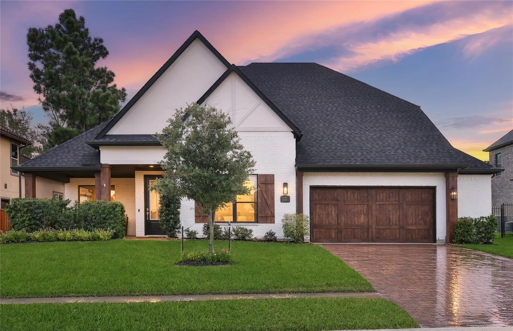 115 Oak Estates Drive, Conroe