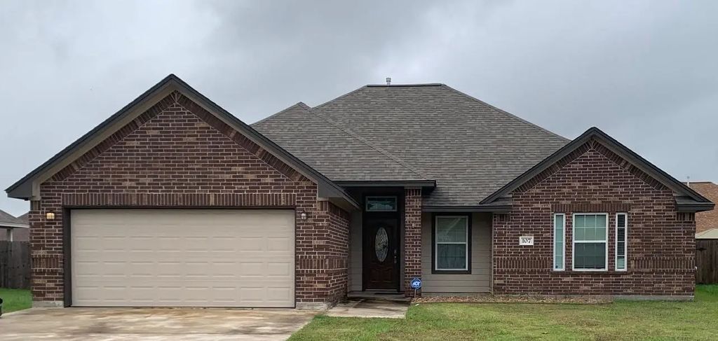 107 Freedom Drive, Clute