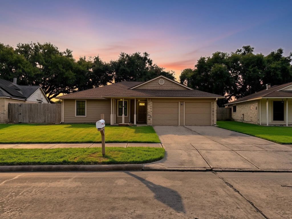 1146 Maple Creek Drive, La Porte