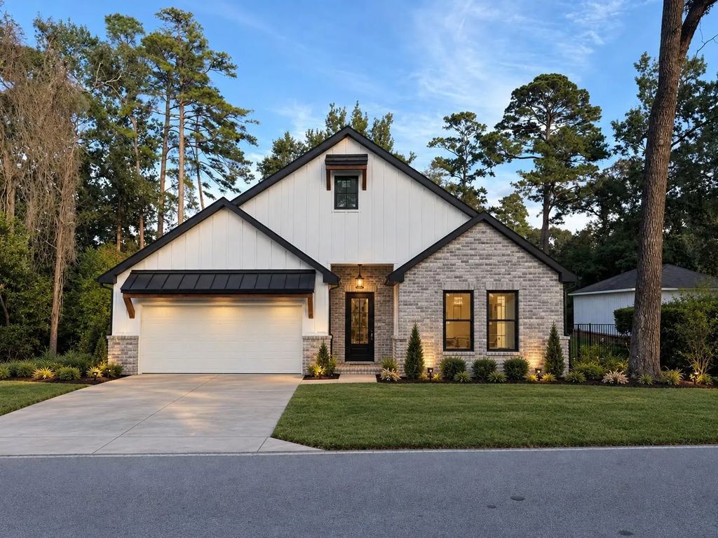 111 Rolling Hills Drive, Conroe
