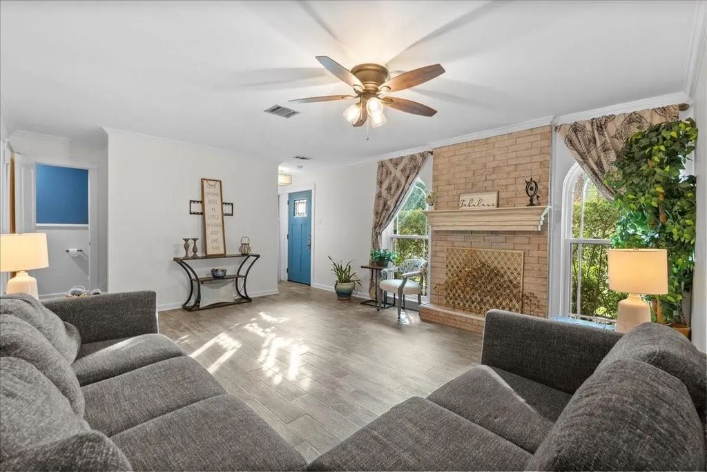 1572 Silverpines Road 572, Houston