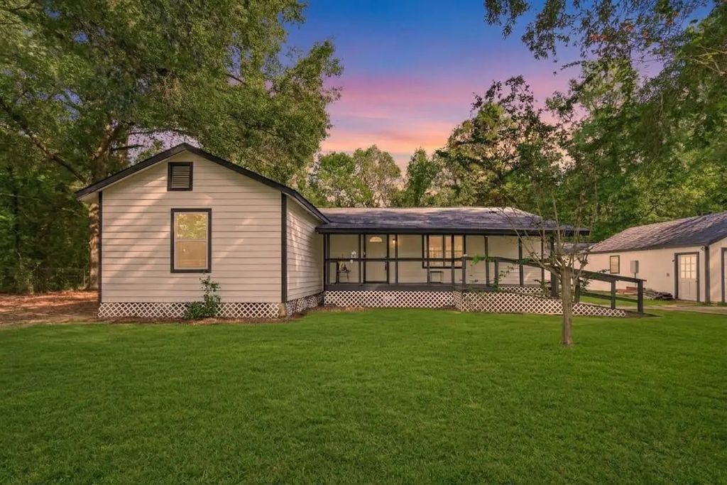 17073 Oak Grove Ln, New Caney