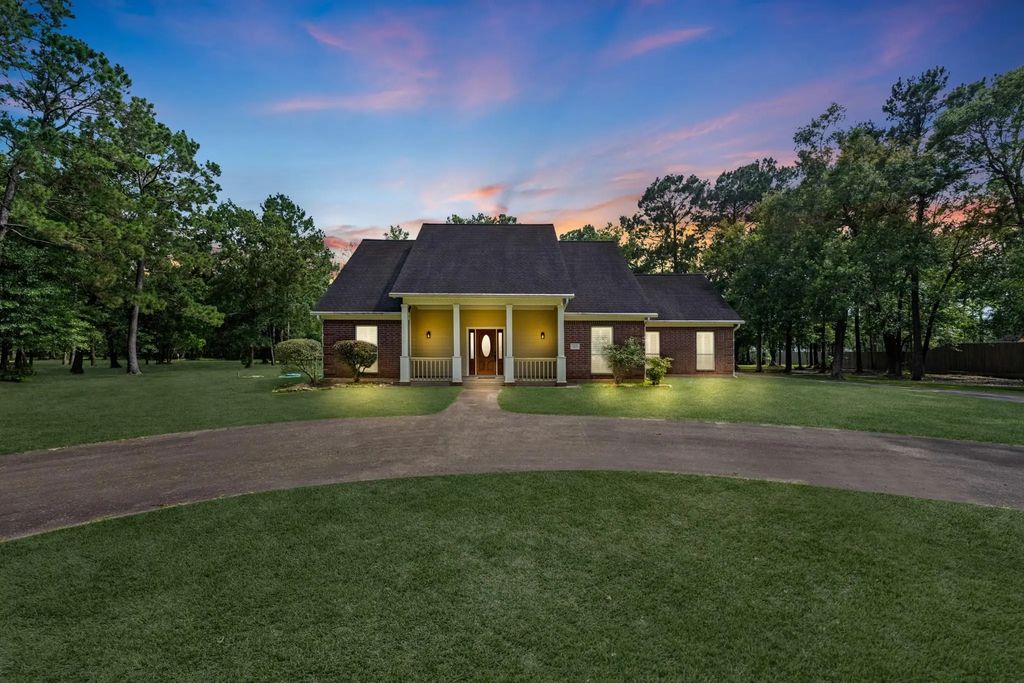205 Mohawk Lane, Wallisville
