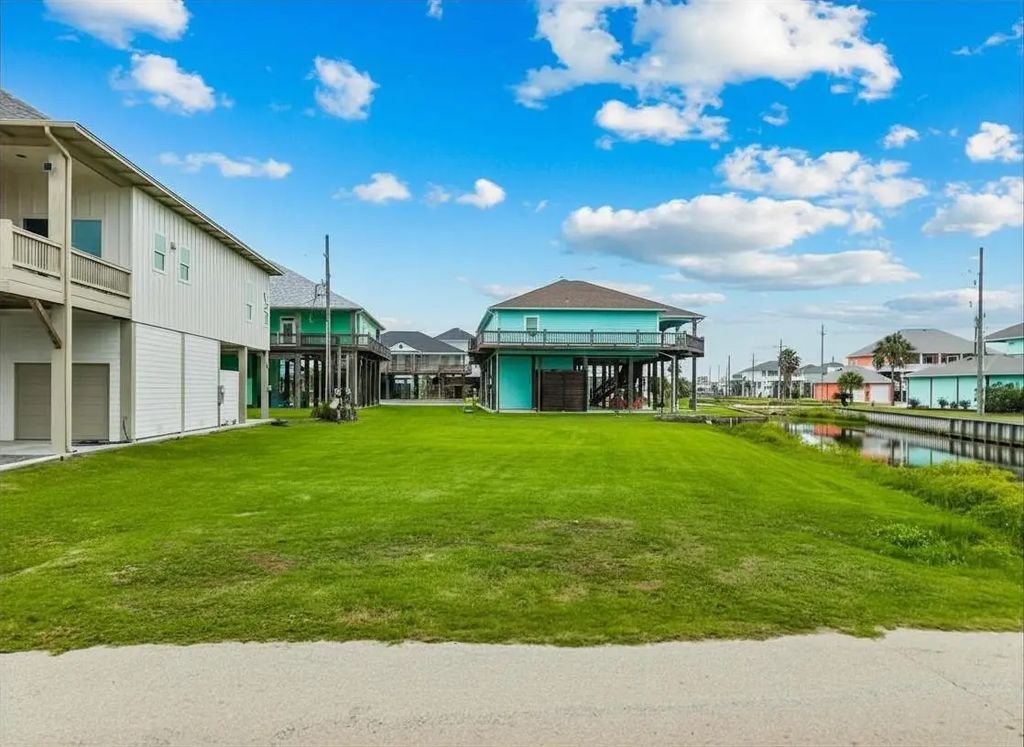946 Sue Drive, Crystal Beach