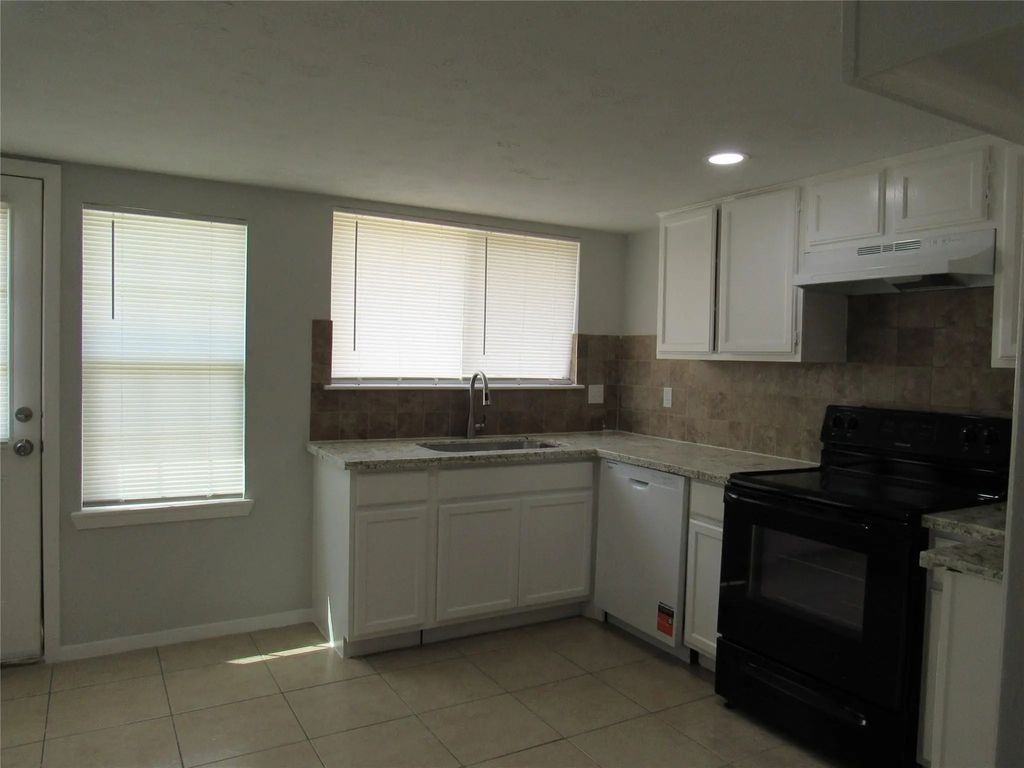 8619 Little River Road, Houston