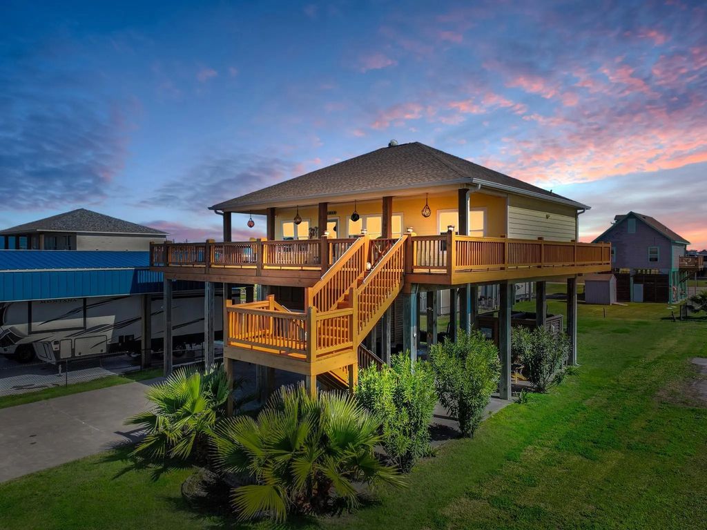 938 S Sage Road, Crystal Beach