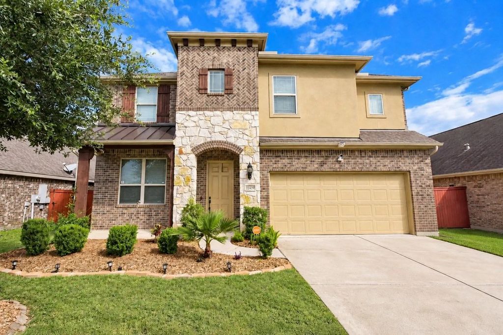 22429 Pomina Street, Porter