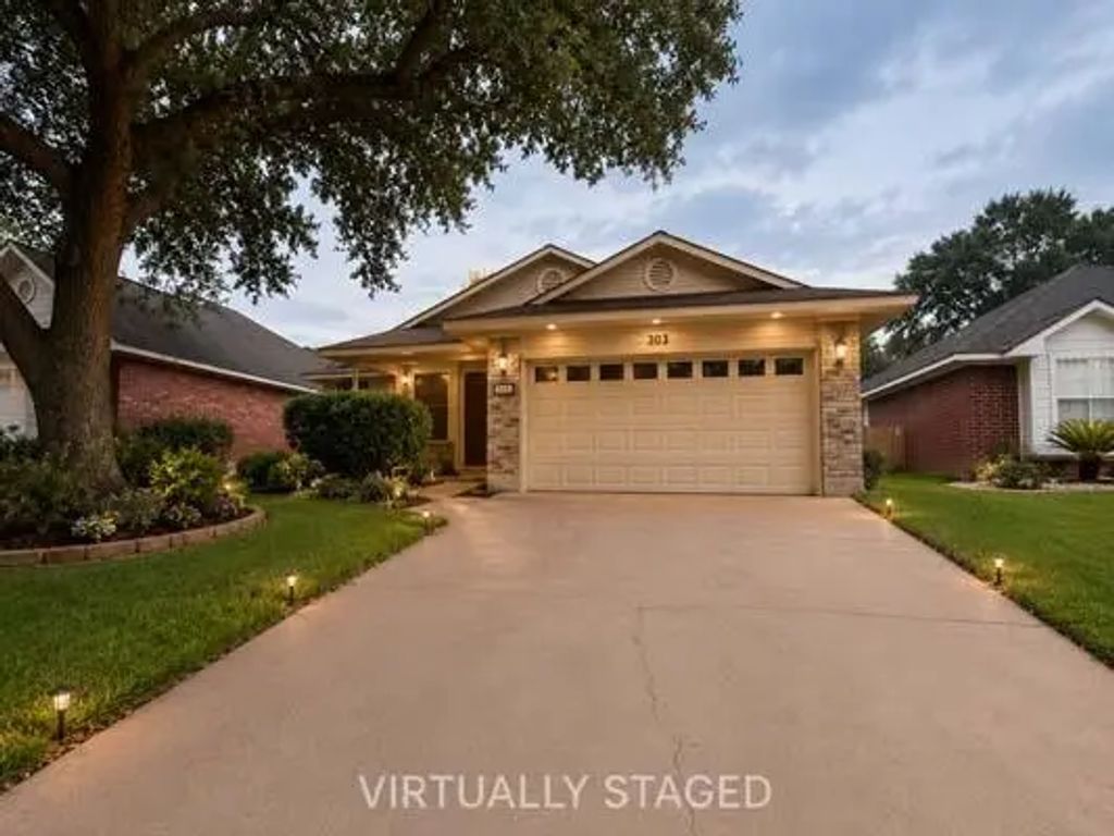 303 Scenic Brook Street, Brenham